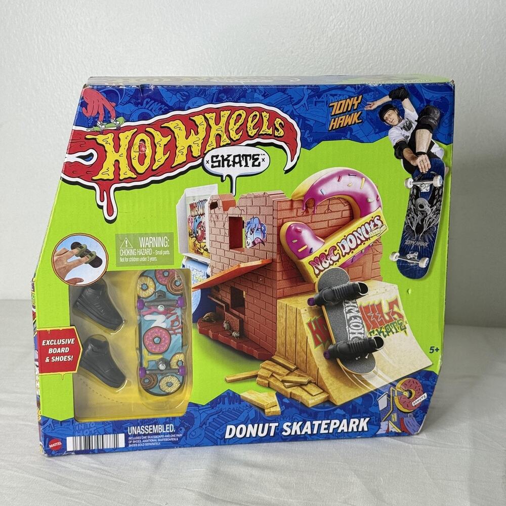 Hot Wheels Skate Donut Skatepark Tony Hawk Fingerboard Shoes Playset Toy Set